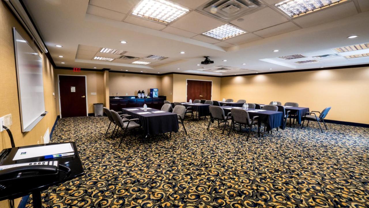 Holiday Inn Express Hotel & Suites Pampa By Ihg Buitenkant foto