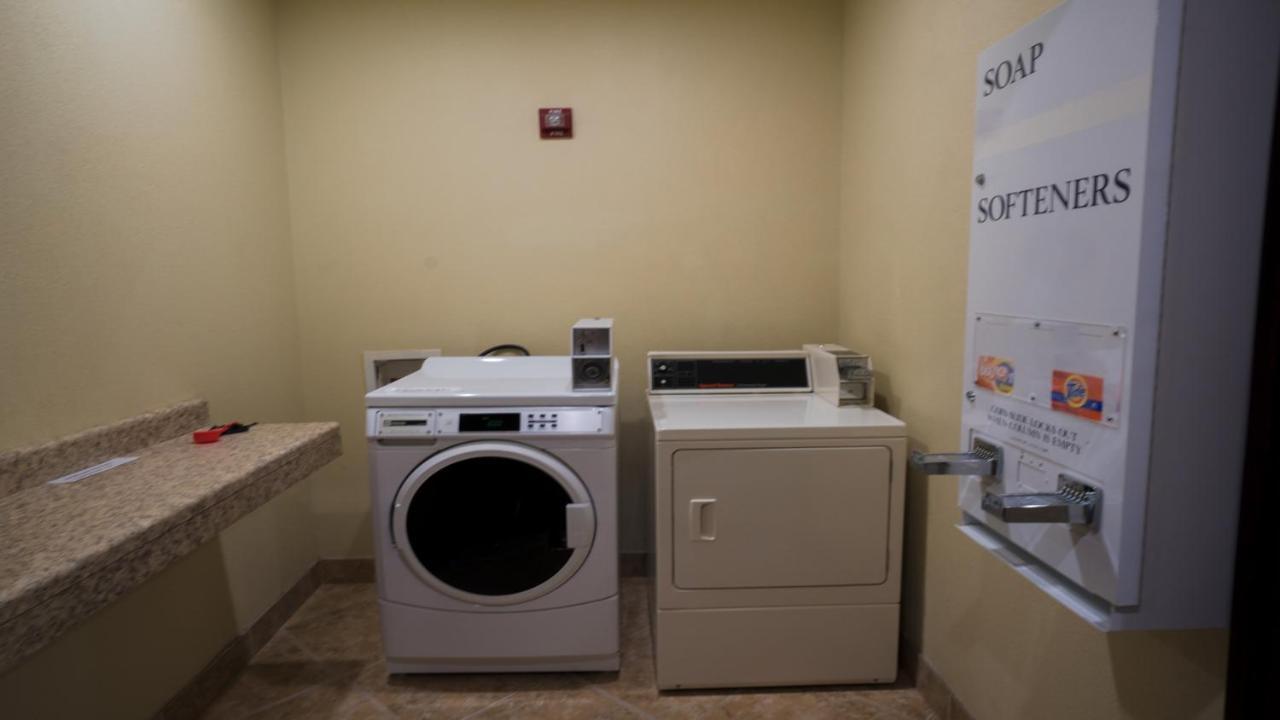 Holiday Inn Express Hotel & Suites Pampa By Ihg Buitenkant foto